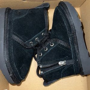 Size 6 ugg shoe boot